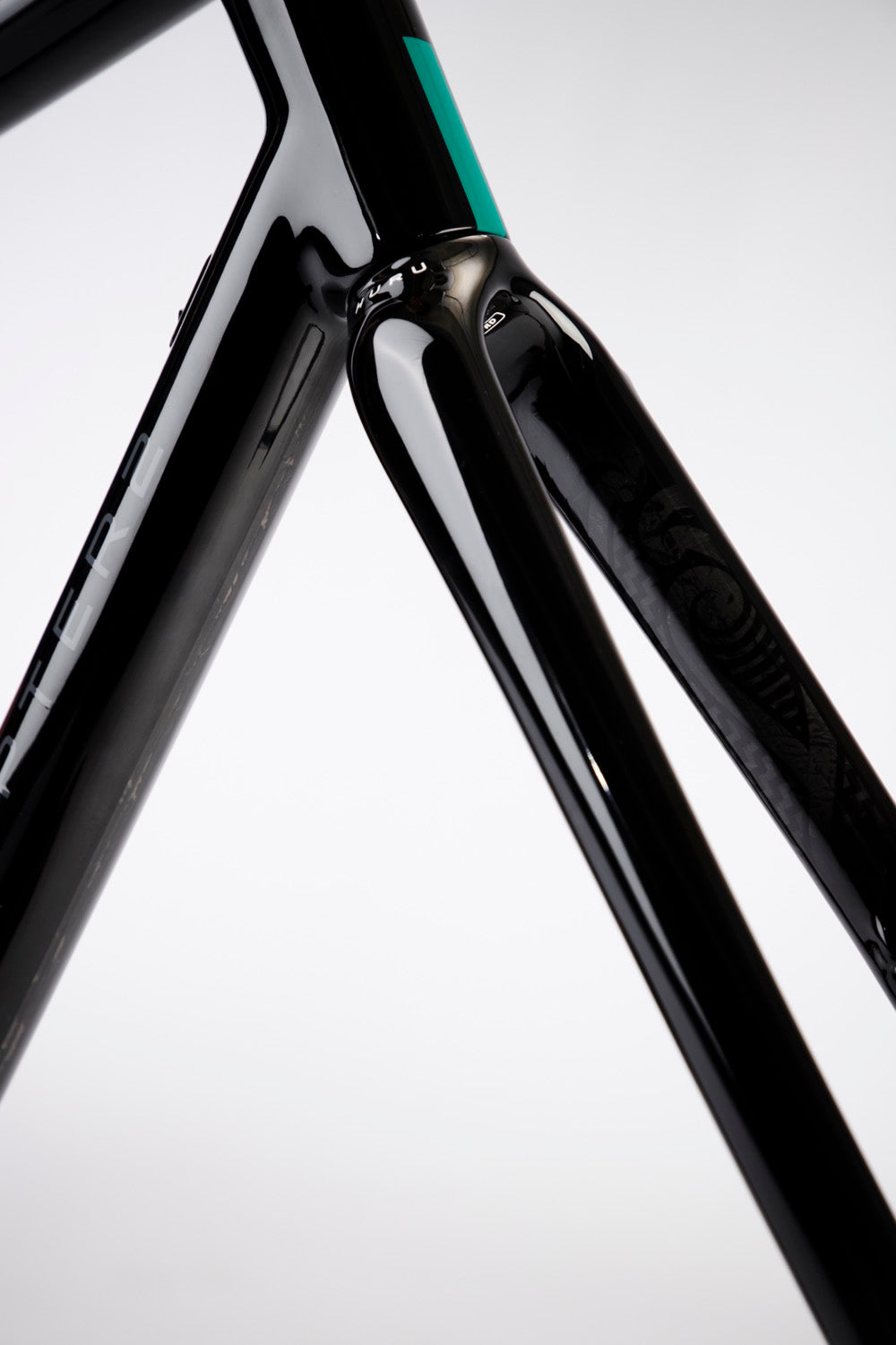 HURU GLOSSY BLACK (TUHUA)