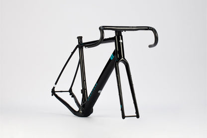 KAHA GLOSSY BLACK (TUAURIURI)