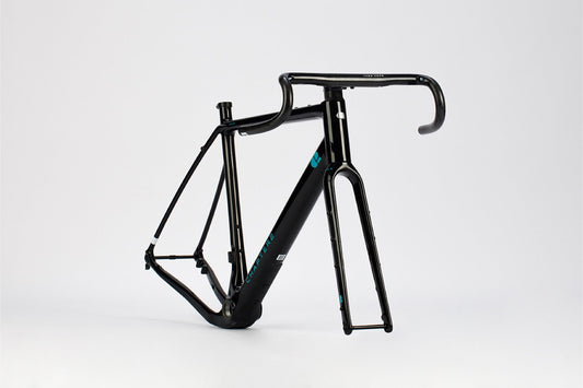 KAHA GLOSSY BLACK (TUAURIURI)