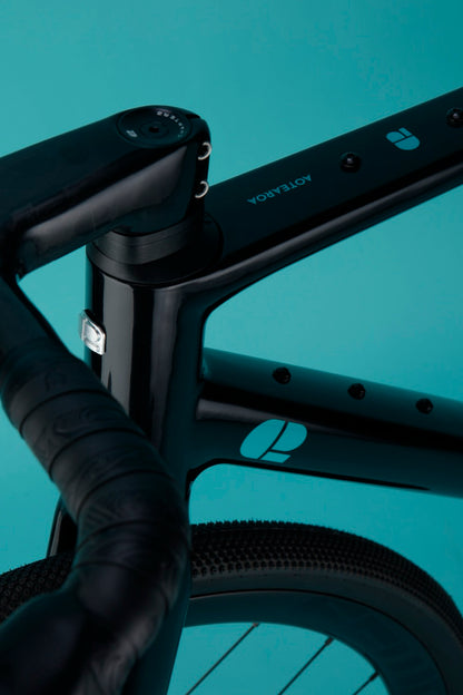 KAHA GLOSSY BLACK (TUAURIURI)