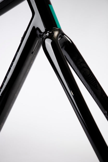 HURU GLOSSY BLACK (TUHUA)